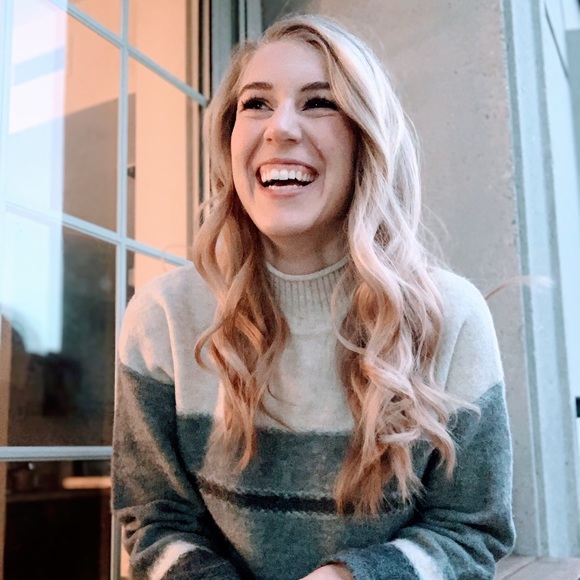 Meet your Posher, Meghan - Picture 2 of 11